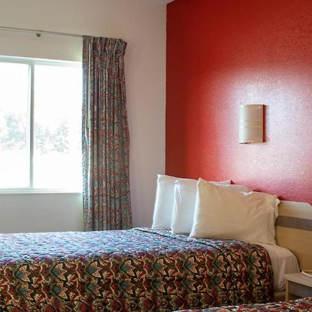 Morgantown Inn & Suites Bagian luar foto